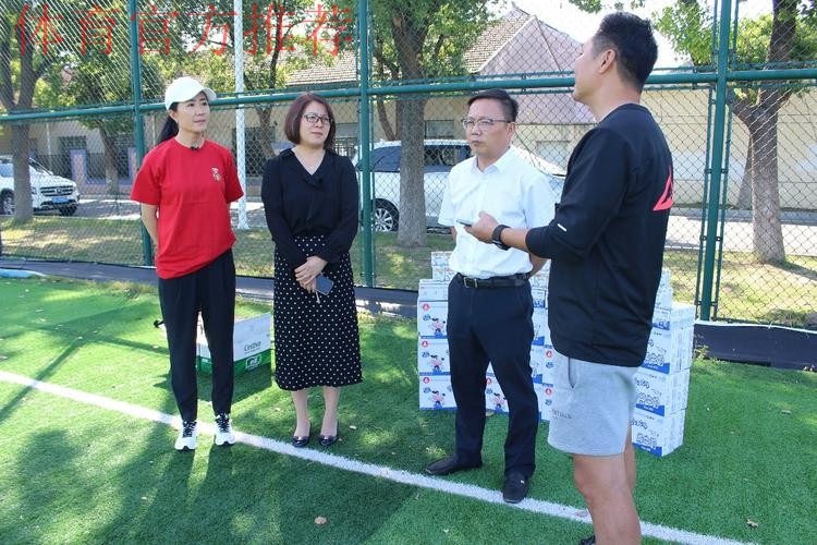 太湖边小玫瑰绽放 中青赛公益行浦玮走进苏州香山实验小学